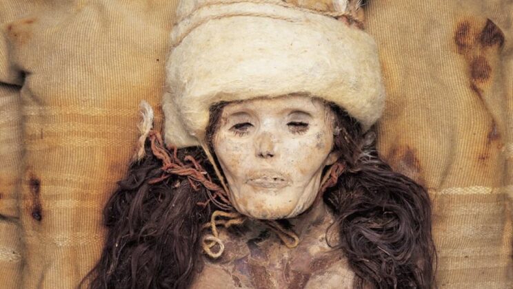 Bronze Age people buried with boat-shaped coffins, wool clothing, dairy foods, and crops from across Eurasia turned out to share the DNA of an ancient local population that had remained isolated for thousands of years