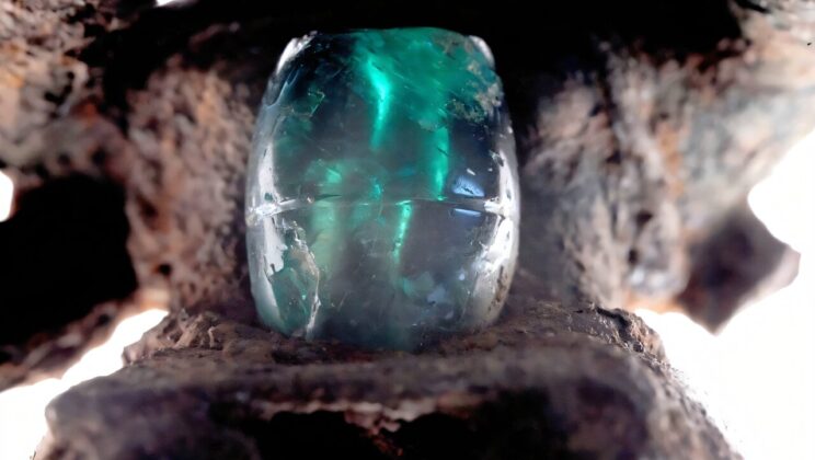 More than 700 kilometers from Colombia, emeralds reached elite Panamanian tombs after passing through an unknown chain of communities